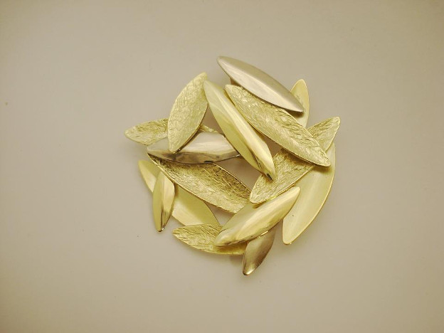 Gouden broche doorsnede 4 cm